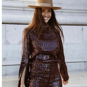 ZARA BLACK AND ORANGE  TOP SIZE L